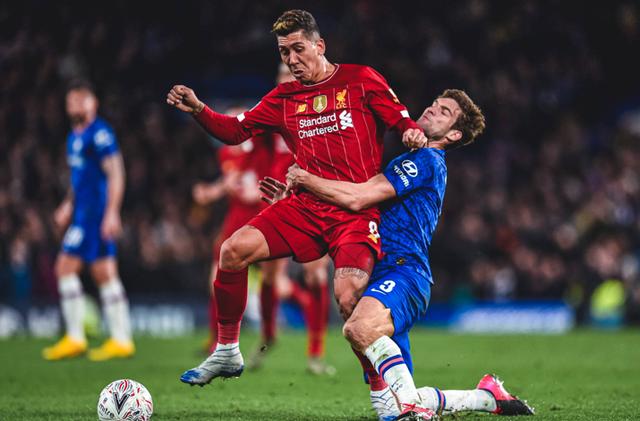 男子投篮意外扔进神仙三分球